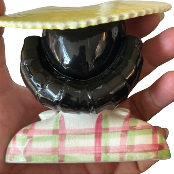 Vintage Lady Head Vase in Wide Brimmed Yellow Sunhat - Picture 9 of 13